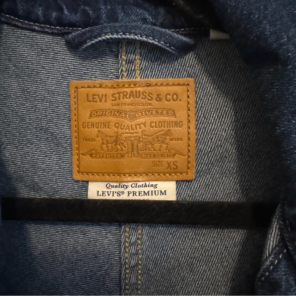 NWOT Levi's Belted Denim Jacket - Picture 6 of 6